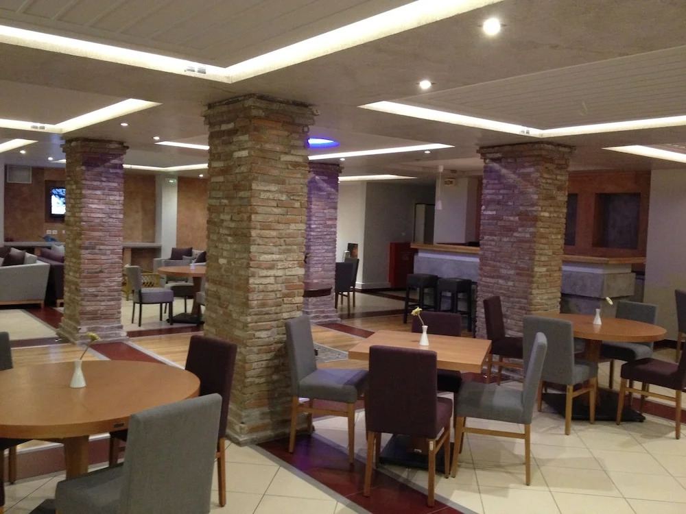 Souris Hotel