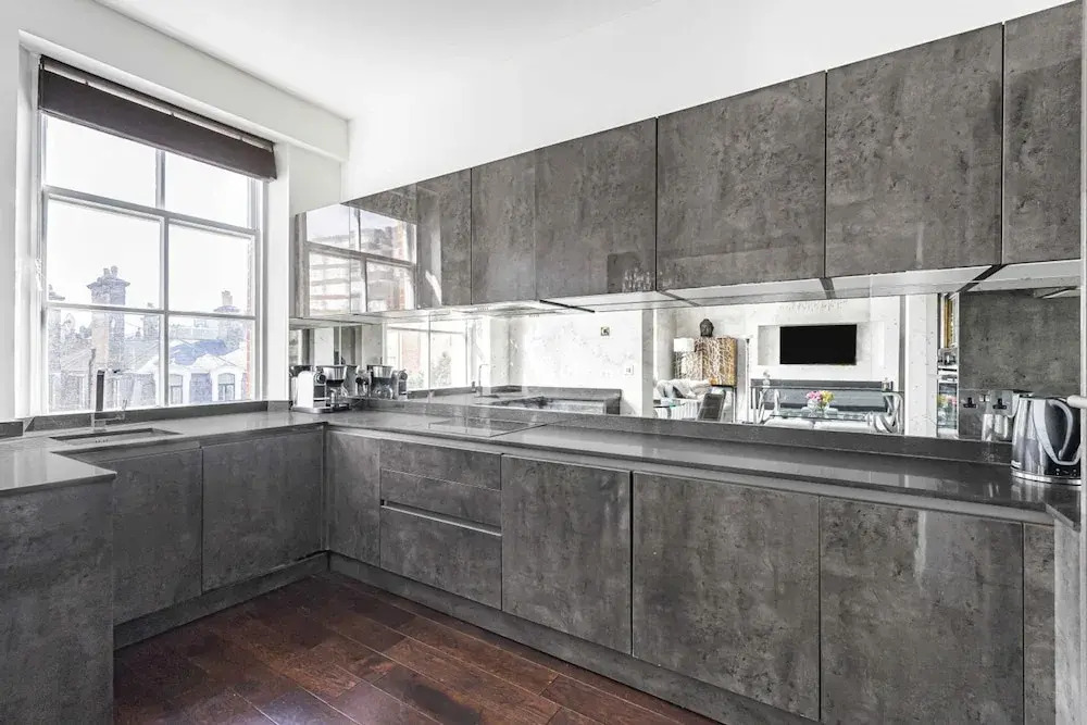 Royal Residence - Steps Away From Hyde Park