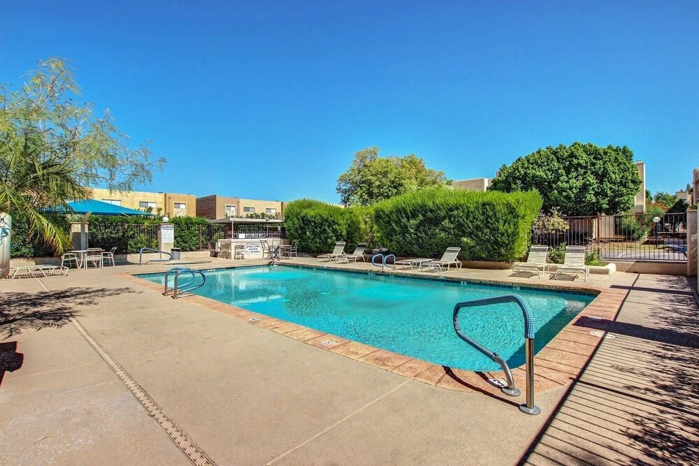 Thomas N6 Phoenix 2 Bedroom Condo by Redawning