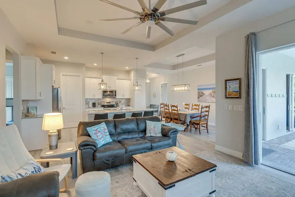 Englewood Escape Near Beaches w/ Private Lanai!