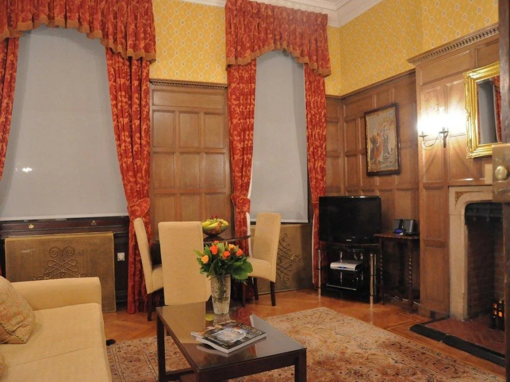 Kensington Court By Capital
