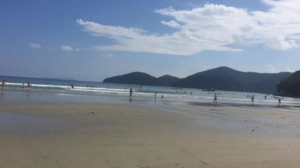 Confortável Apto.Com Piscina para 8 pessoas-Ubatuba-Enseada