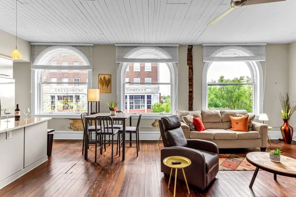 The Elm St Suite - Downtown Condo