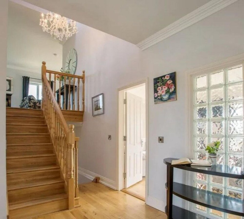 Waterford Villa - 5 Bed - Sleeps 10 - Parking