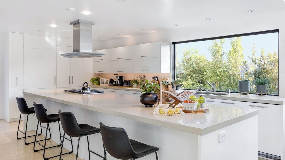 Kings Road West Hollywood Luxury Pool, Views, Firepit, Modern Design
