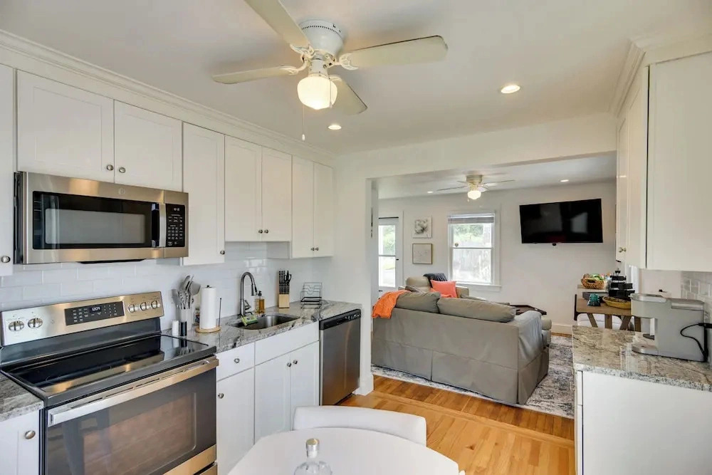 Walkable + Convenient! 1st-floor Apt in Middletown
