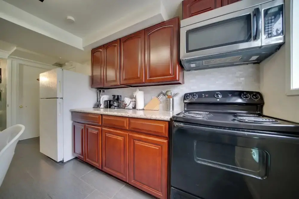 6 Mi to Downtown Seattle: Step-free Apt w/ Patio
