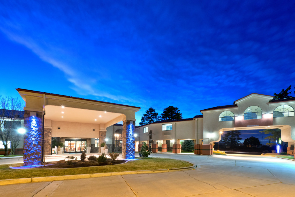 Holiday Inn Express Show Low by IHG