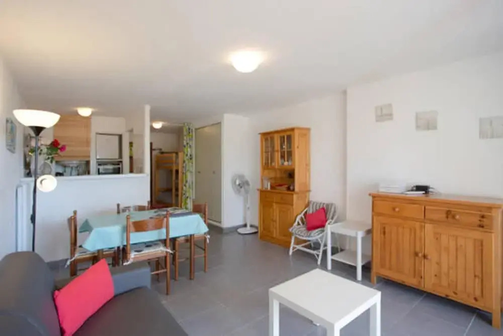 Studio in Bormes-les-mimosas, With Enclosed Garden and Wifi - 400 m Fr
