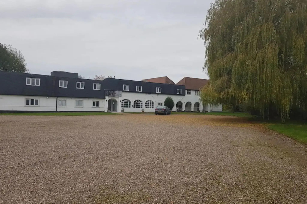 OYO Belvoir Hotel