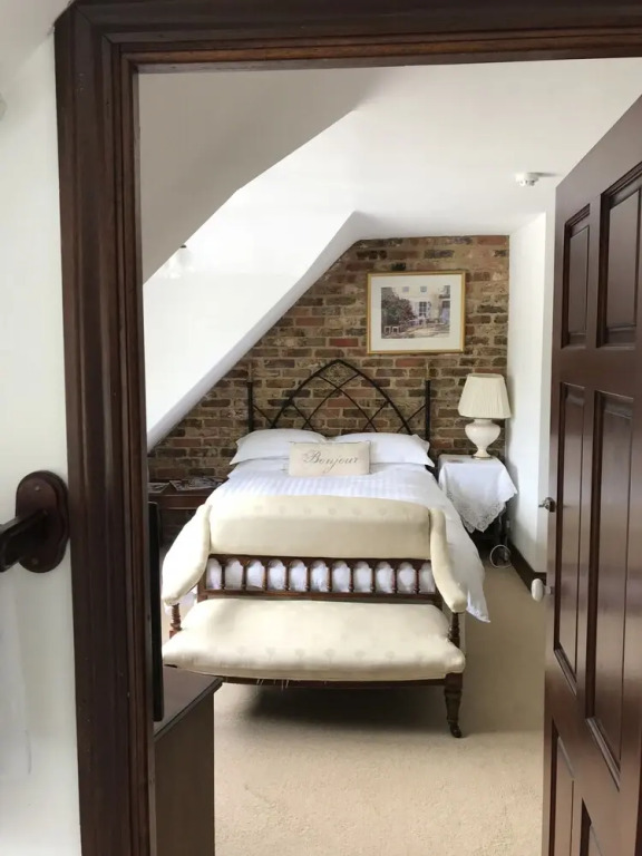 Tudor Place B&B