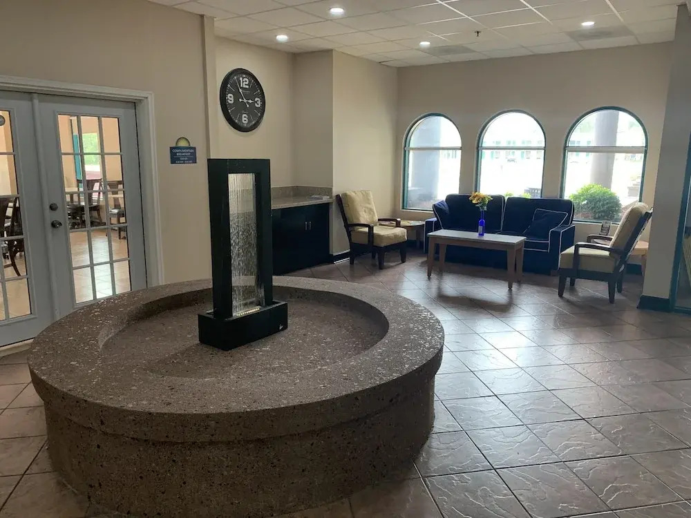 Days Inn & Suites by Wyndham Savannah Gateway I 95 And 204