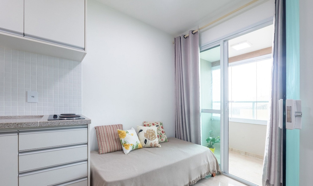Full Apartment w/ View and Balcony - Sol0404