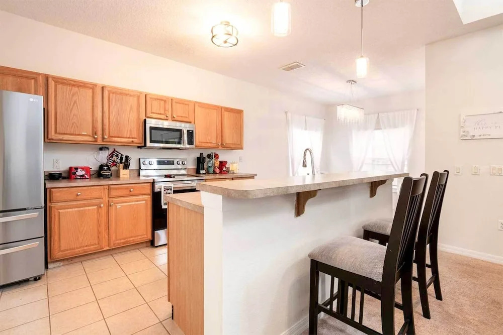 Family Home w/ Heated Pool: 9 Mi to Disney!
