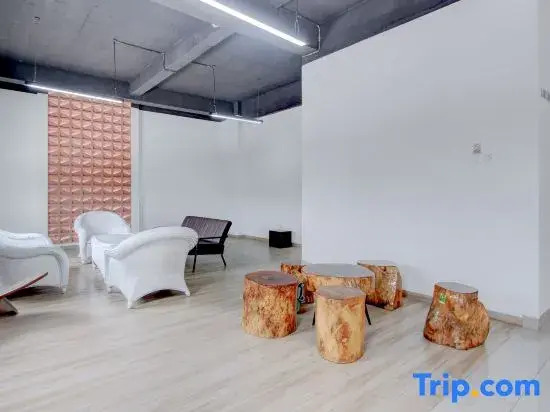 Townhouse Oak near The Park Mall Solo formerly D’Nawasena Guest House