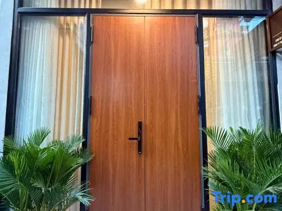 LYLAC Home Saigon COG - Tranquil City Center Wabi Sabi 3BR Townhouse in D1