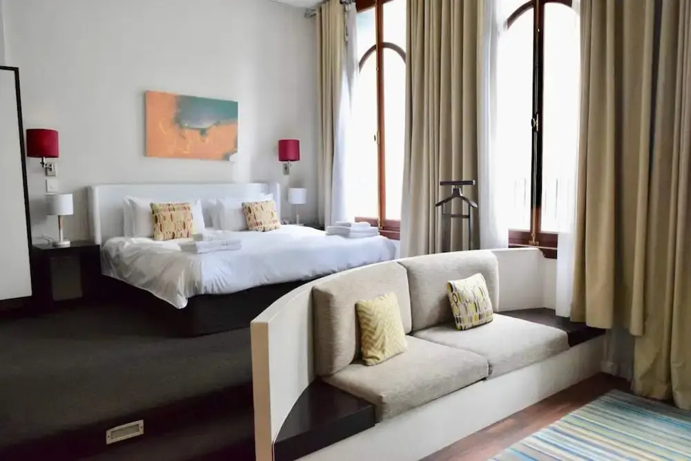 1 Bedroom Apartment With Roof Top Views