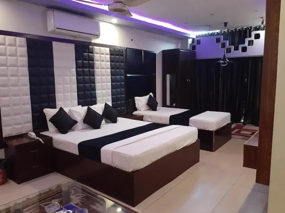 Gulberg Continental Hotel
