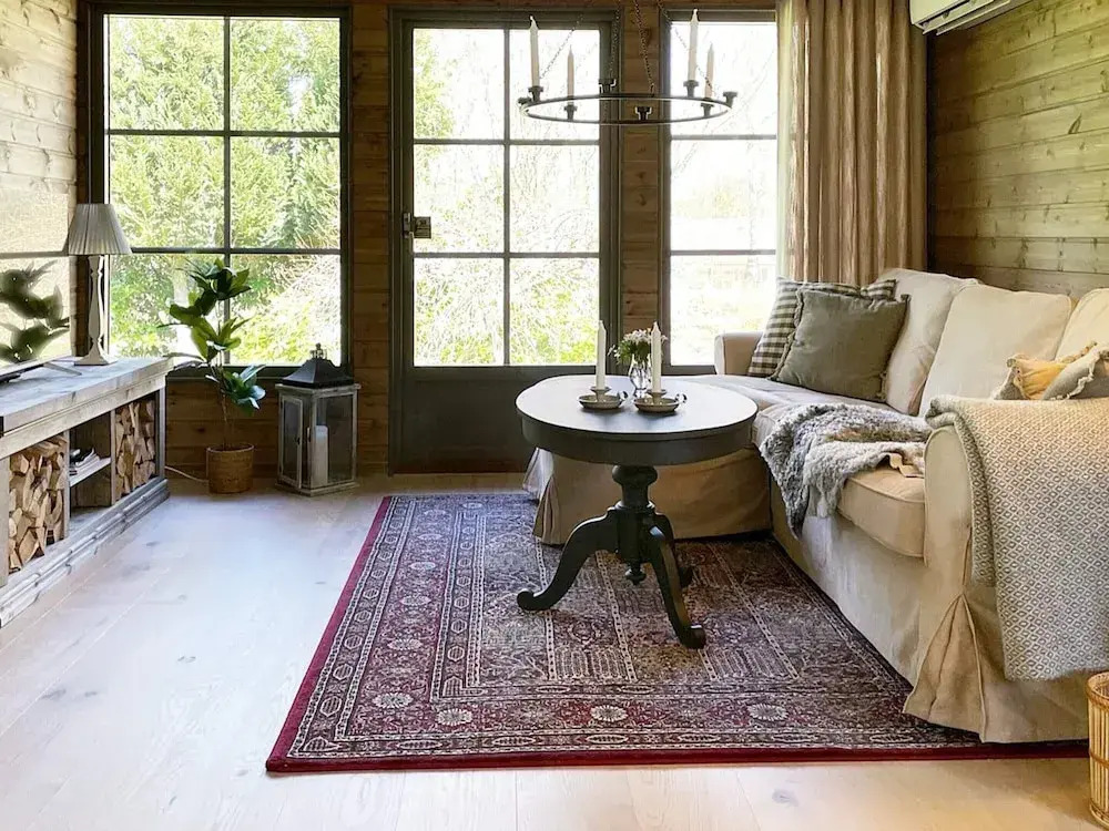 Charming Lakeside Cottage Getaway