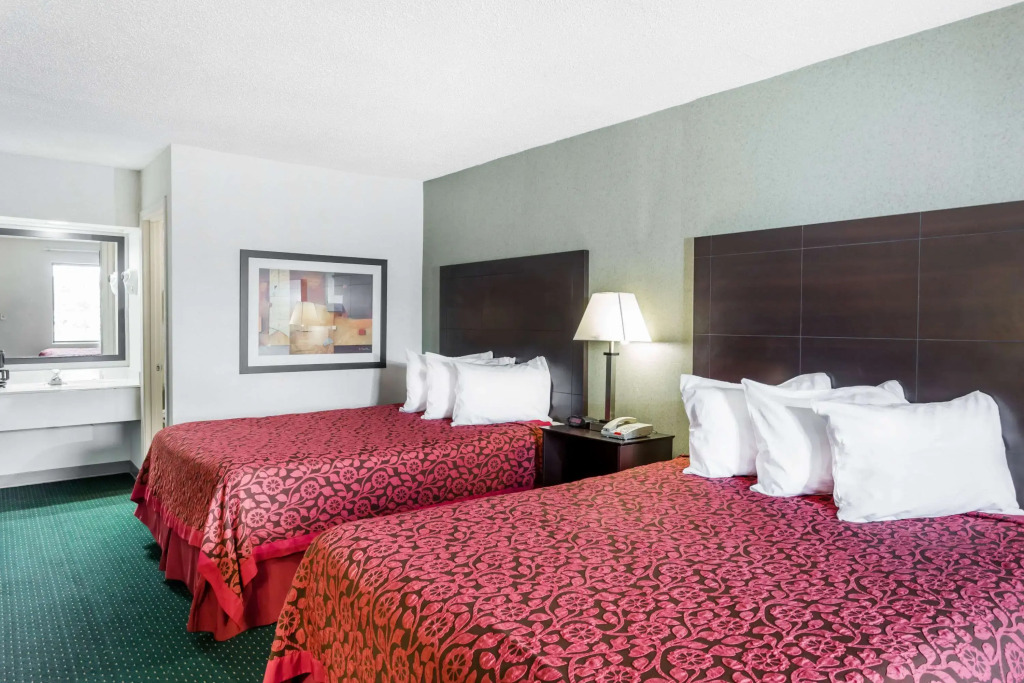 Days Inn by Wyndham Hendersonville
