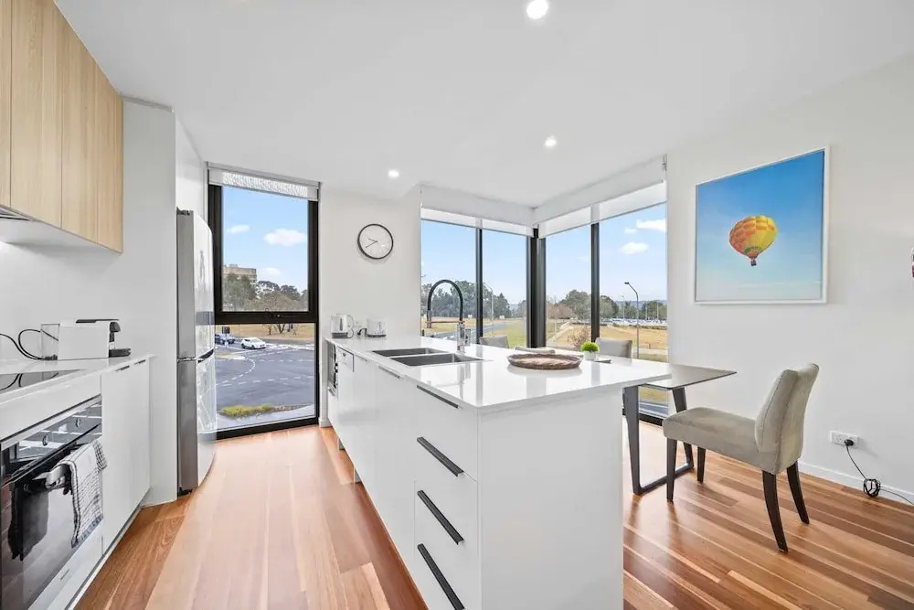 Inner-city 2-bed With Large Balcony, Garden & Gym