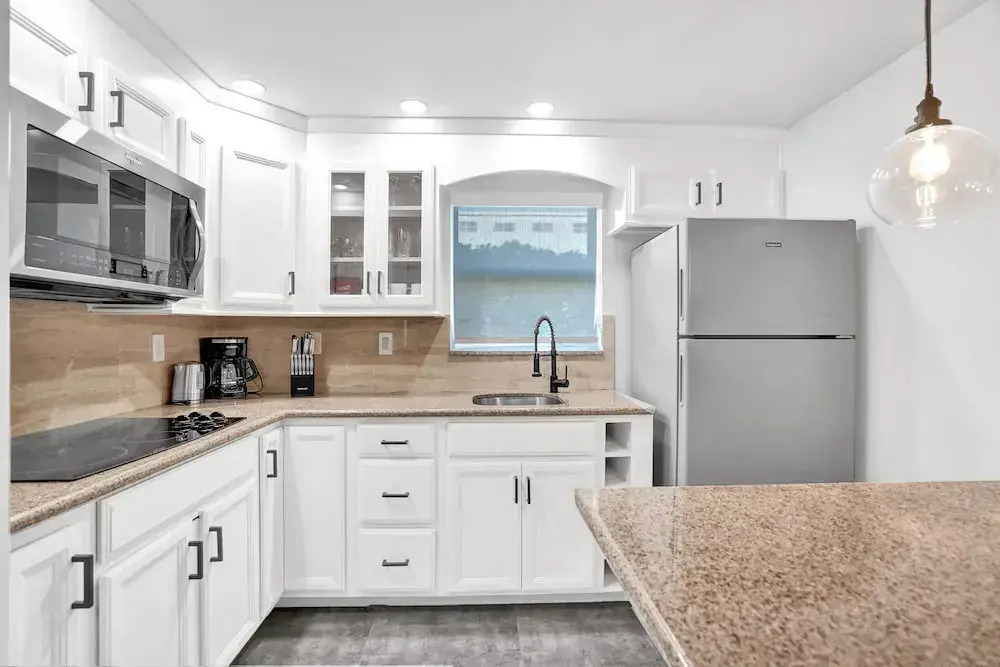 Bright Beachside Getaway