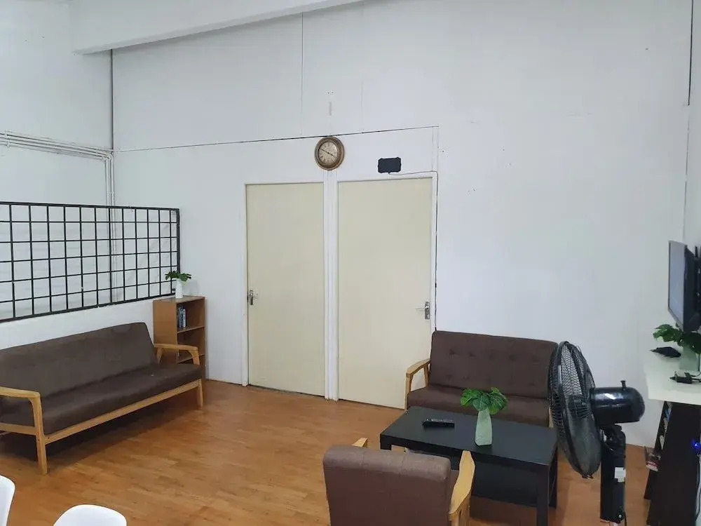OYO Home 90402 Lumut Guest House