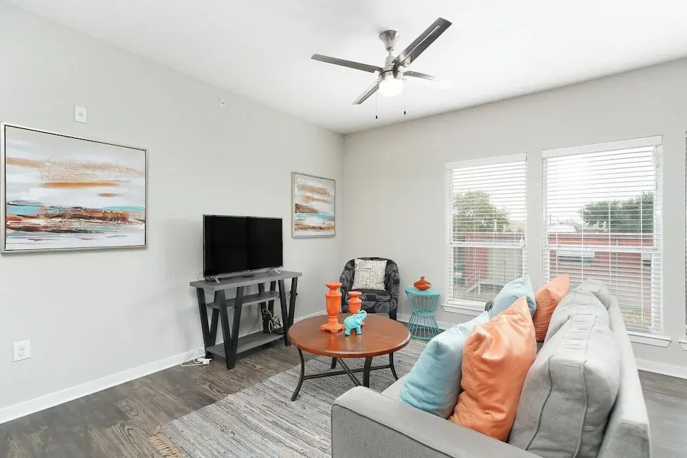 Modern Downtown Apartments by Frontdesk