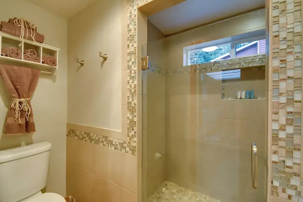 Port Angeles Abode w/ Yard & Guest House!
