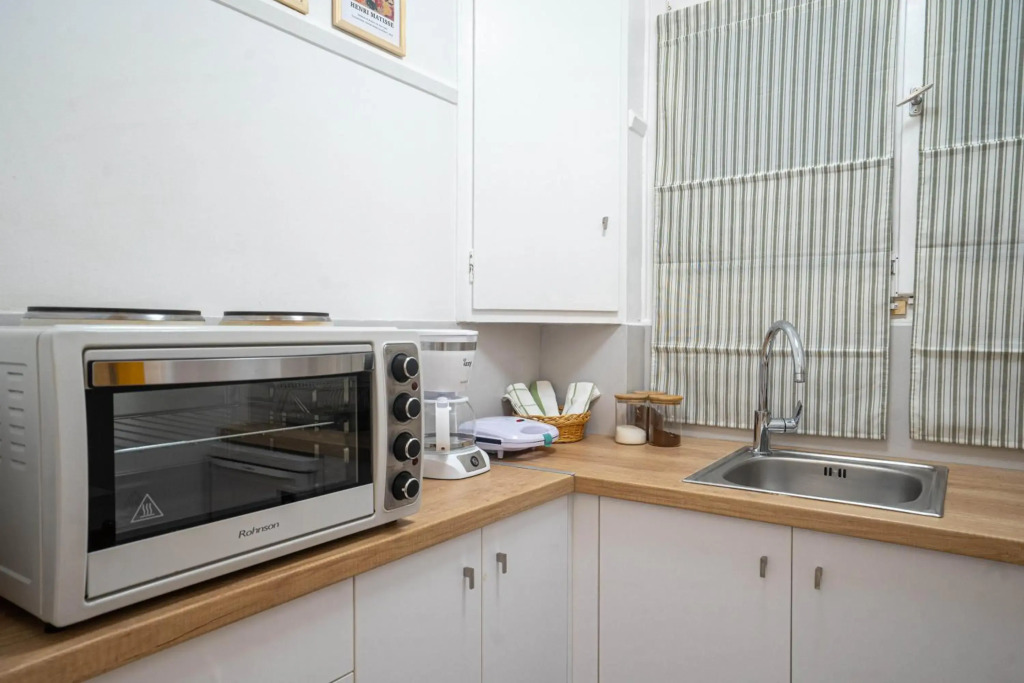 Lovely studio in Likavitos Hill