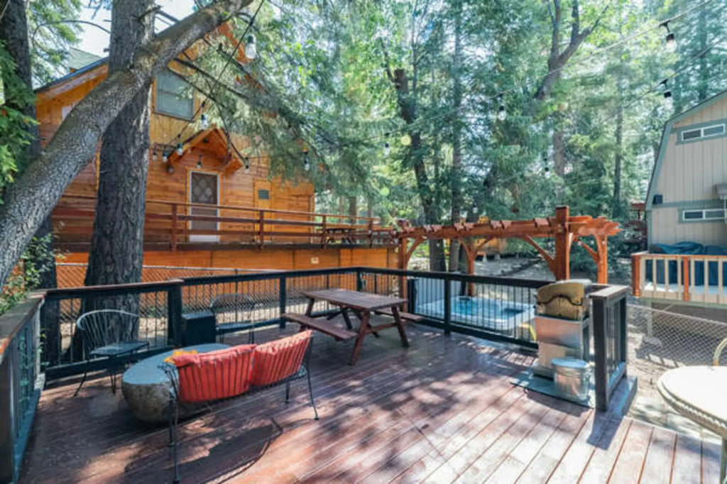 Silver Pine Lodge