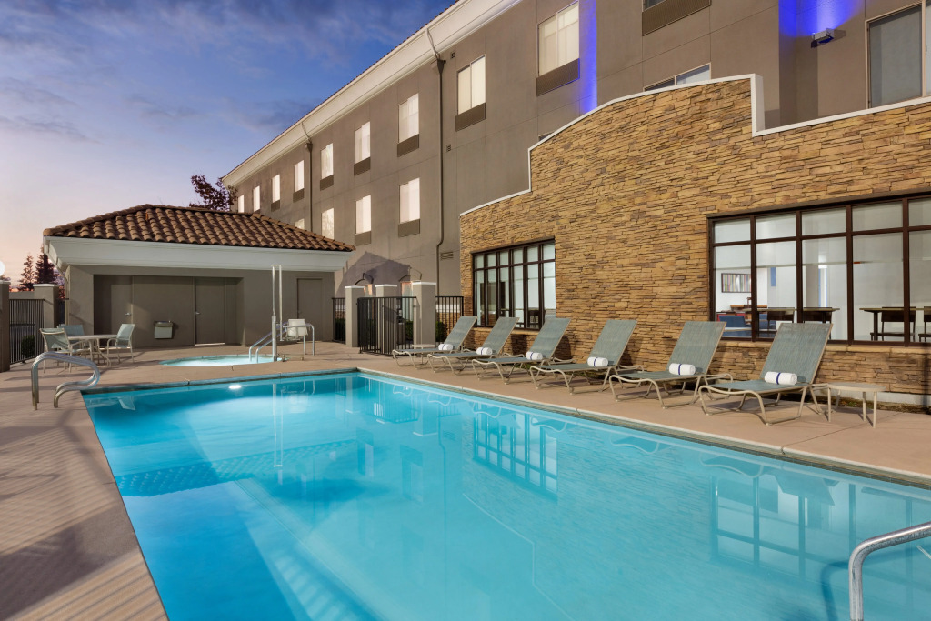 Holiday Inn Express & Suites Merced - Yosemite Natl Pk Area by IHG