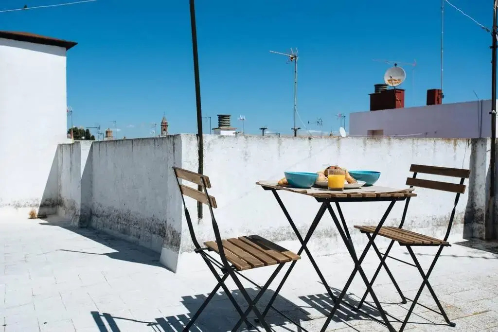 Hostly Sol 2bdr flat with patio in Seville center