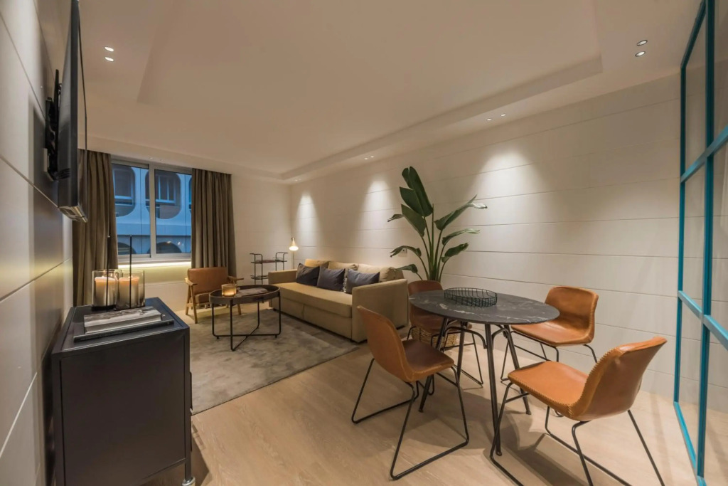 CHAYOFA SUITES