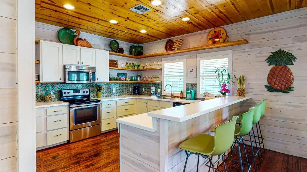 OV2 House on Stilts with Beachy Decor, Near Beach, Balcony Overlooking Private Pond, Shared Pool