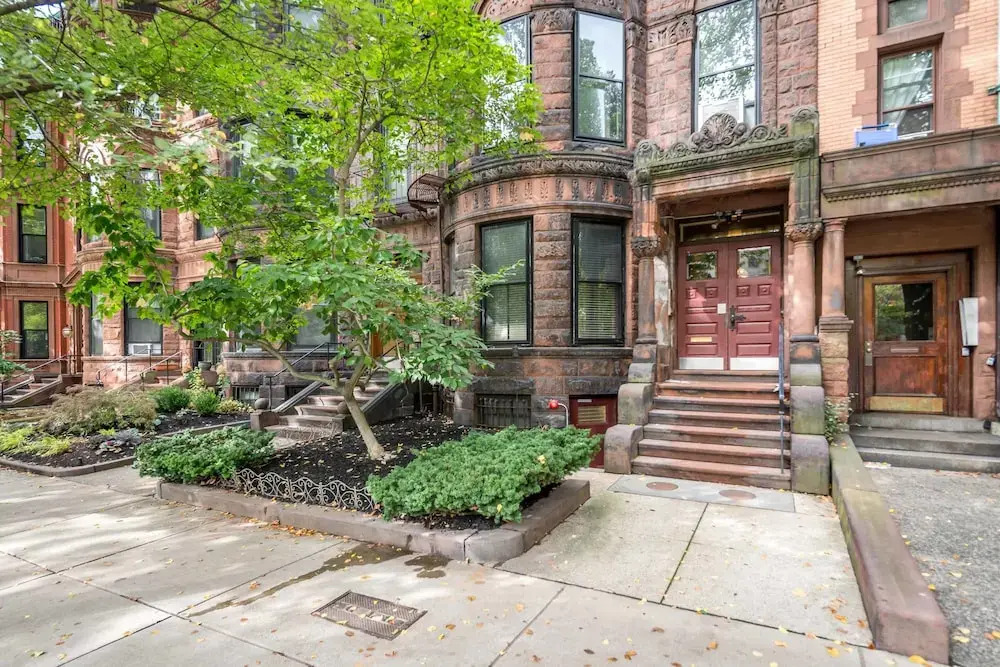 Stylish Brownstone Back Bay Apartments