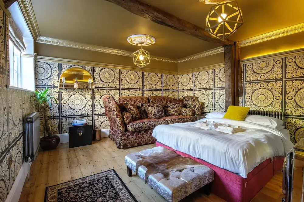 Luxury 2 Bed Manor House Hot Tub Cinema Room Skytv