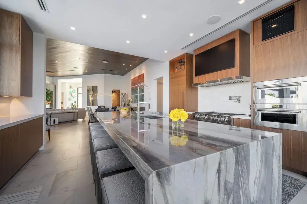 Luxe Home w Heated Infinity Pool on Marco Island