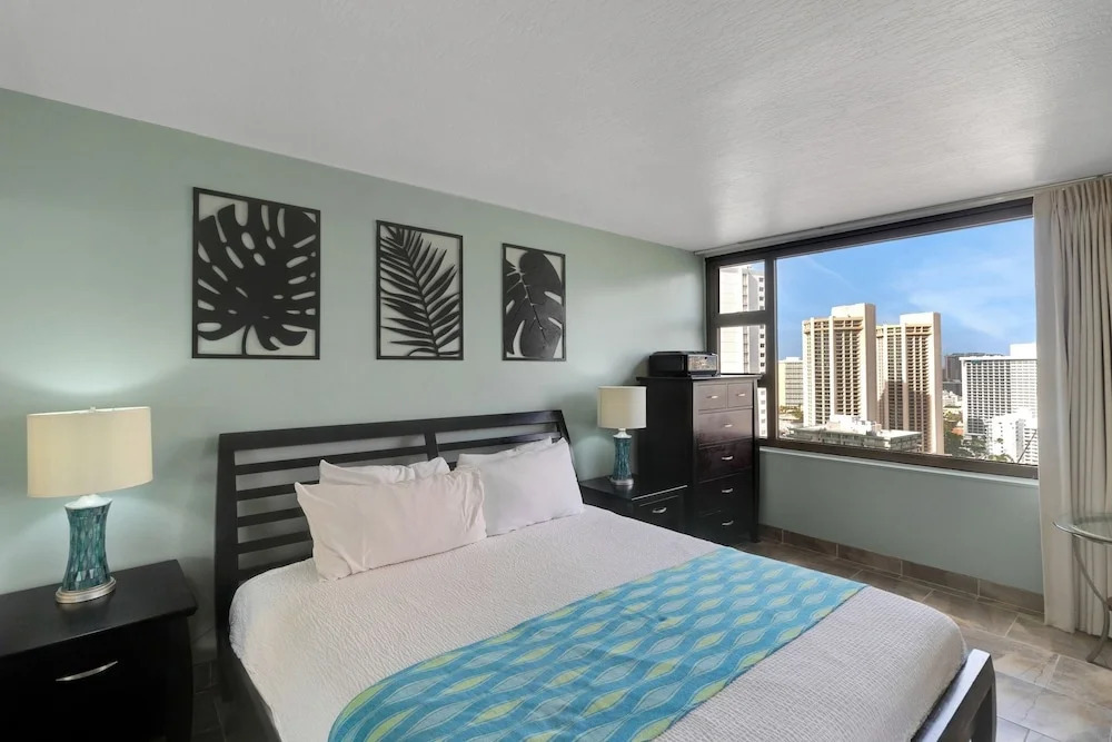 Deluxe Ocean View Condo on 31st Floor - Free Parking & Wifi! by Koko Resort Vacation Rentals