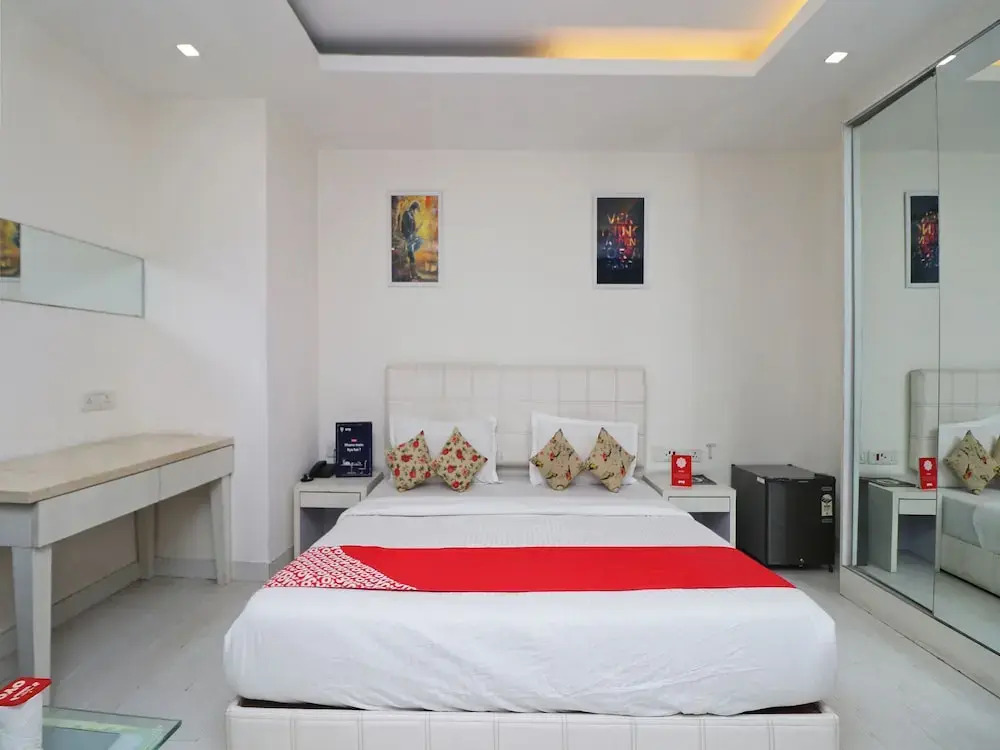 OYO 12346 Siris Inn