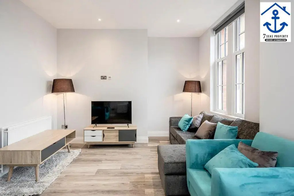 Luxury Apartment High Street Maidenhead w Parking