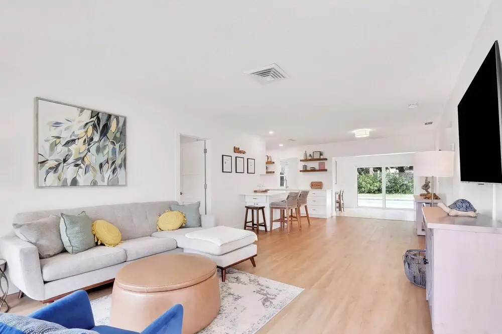 Private Pool + Bar: Palm Beach Gardens Getaway