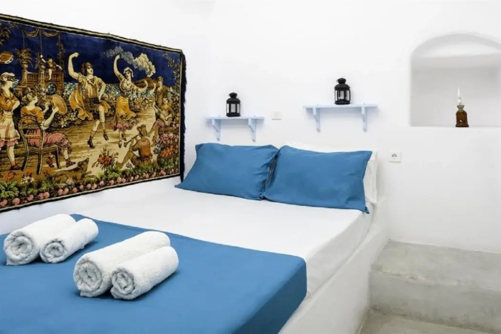 Black Rock Traditional Rooms