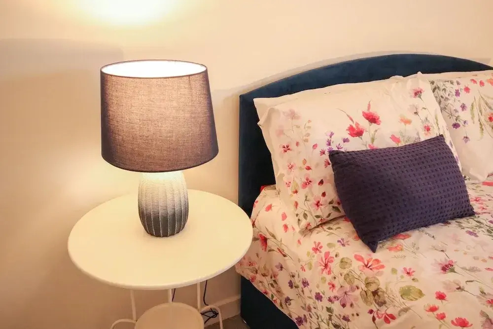 Swindon Cozy 2BR Retreat