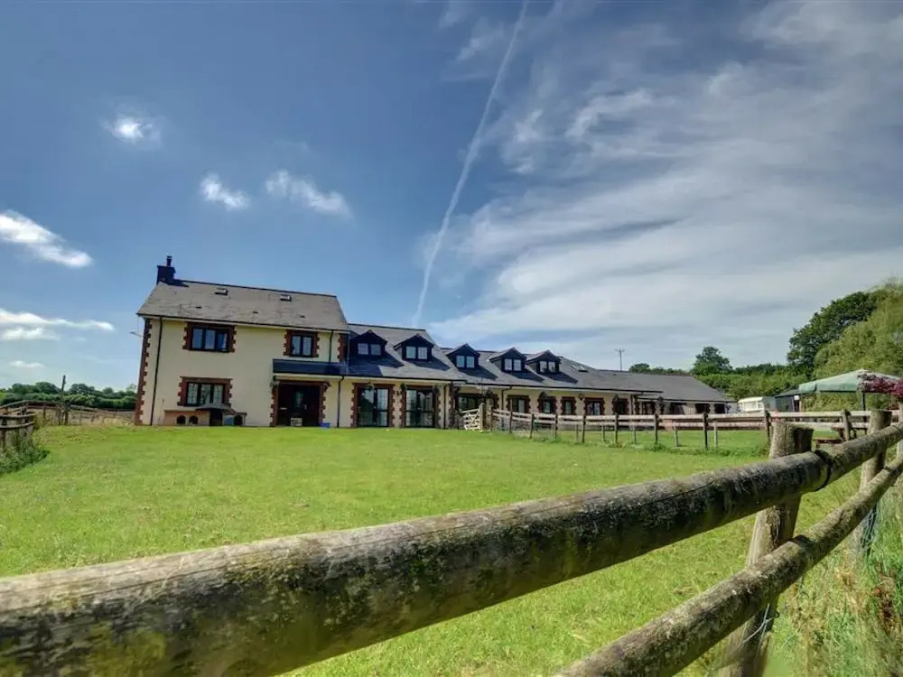 Pleasant holiday home in South Molton with Garden