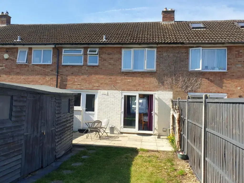 Owl Haven: Comfortable central 3 bedroom house, with an enclosed garden.
