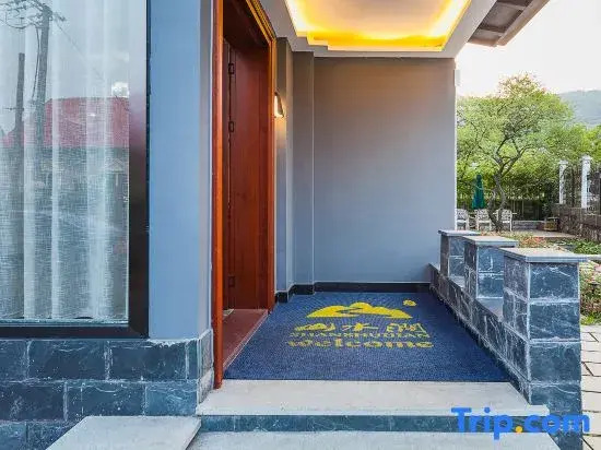Moganshan water stream mountain home stay