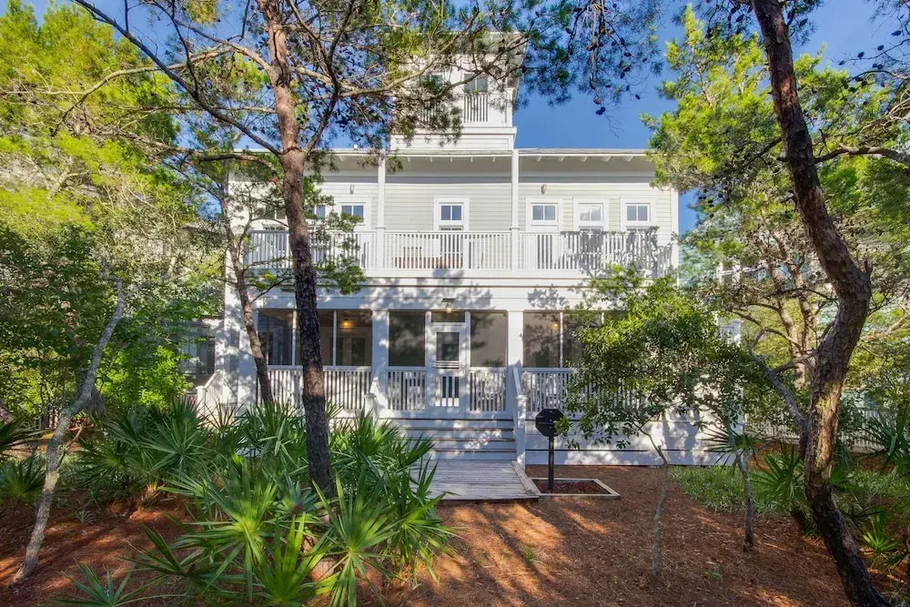 A Seaside Beauty! Book Now - Lot of Outdoor Living Space