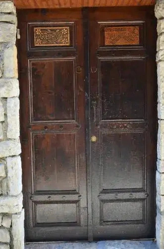 Tomor Shehu Guest House