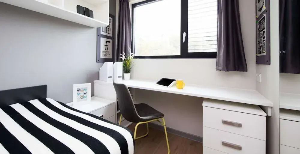 Modern Student-Only Ensuite Rooms in Central Portsmouth